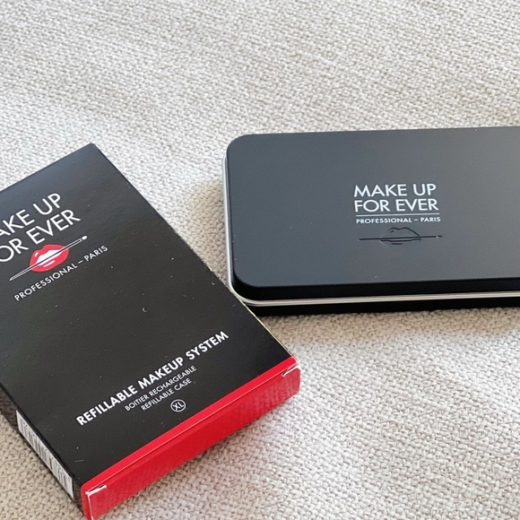 Free with purchase Makeup Forever Rechargeable Refillable Case and Mirror - Picture 3 of 5